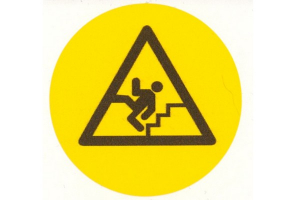 Pozor, nebezpečenstvo pádu na schodoch